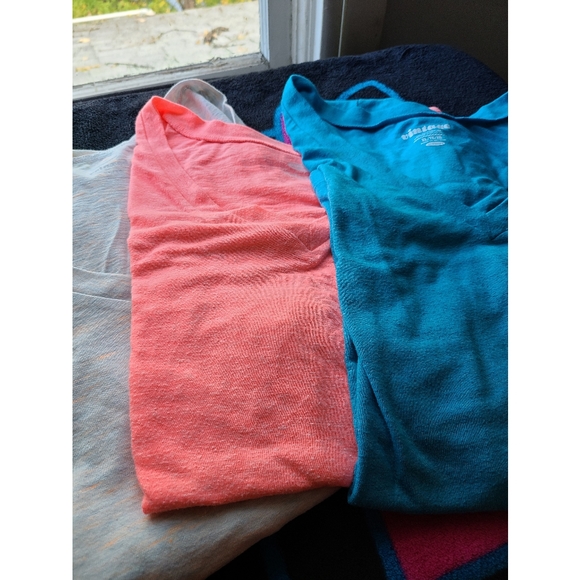 Old Navy t-shirts - Picture 3 of 7